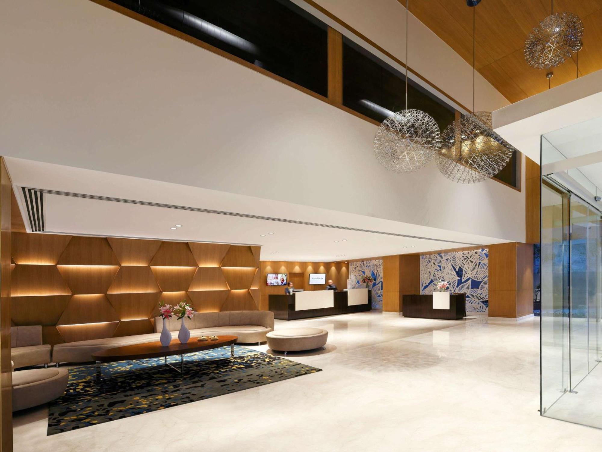 Novotel Guwahati Gs Road Екстериор снимка