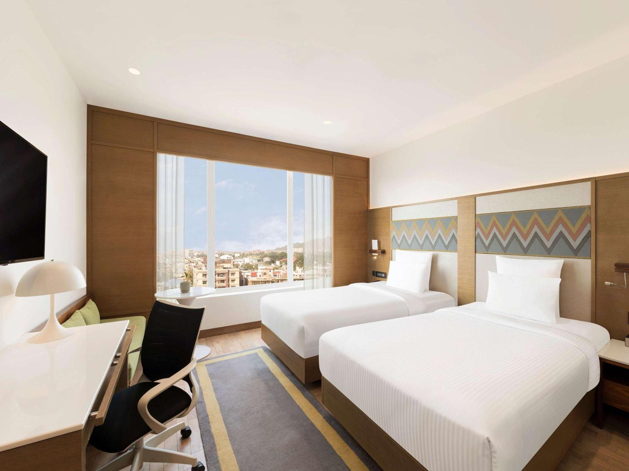 Novotel Guwahati Gs Road Екстериор снимка