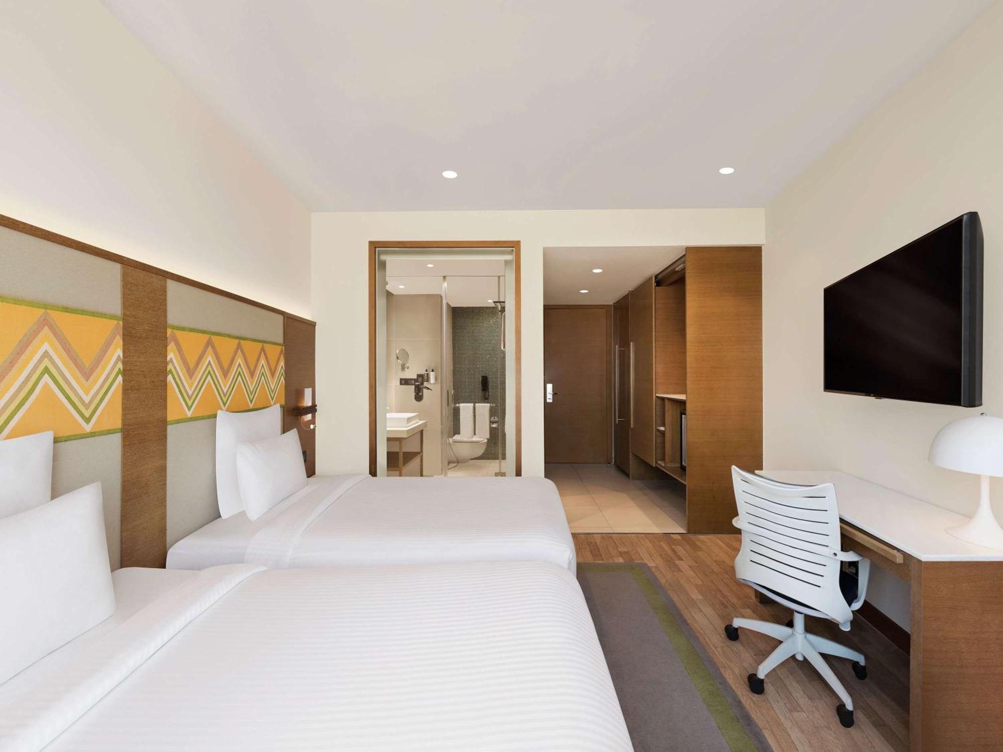 Novotel Guwahati Gs Road Екстериор снимка
