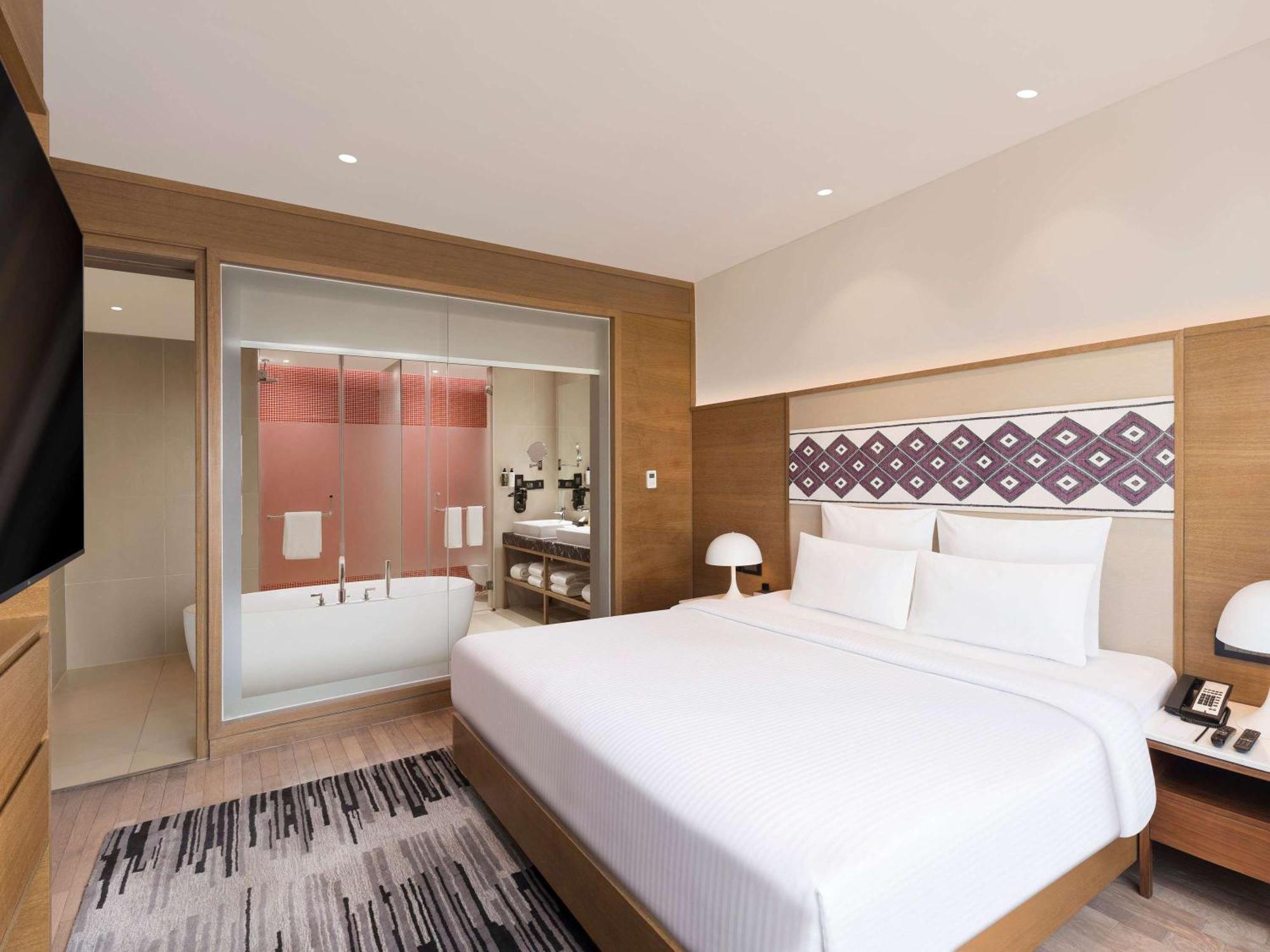 Novotel Guwahati Gs Road Екстериор снимка