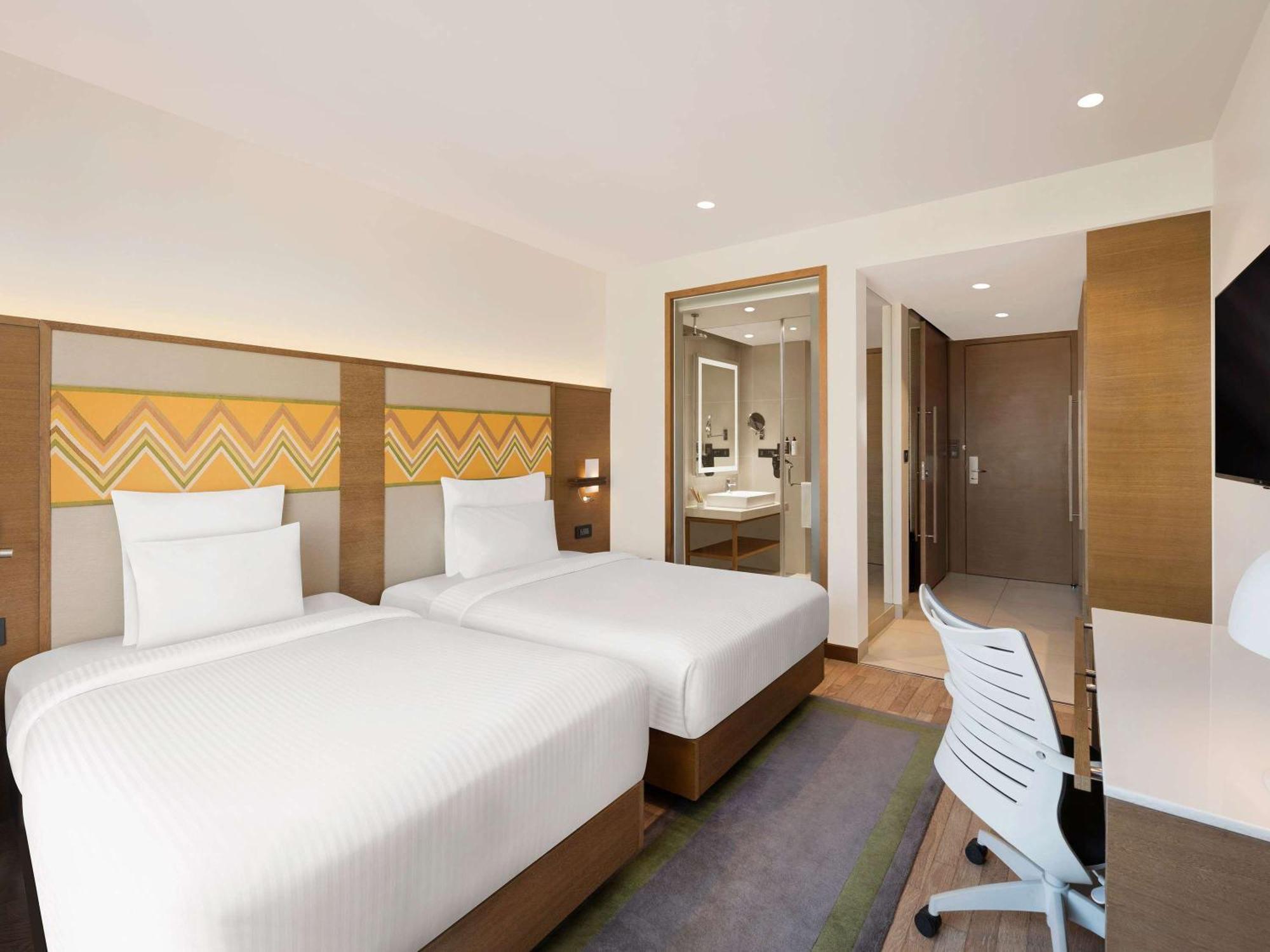 Novotel Guwahati Gs Road Екстериор снимка