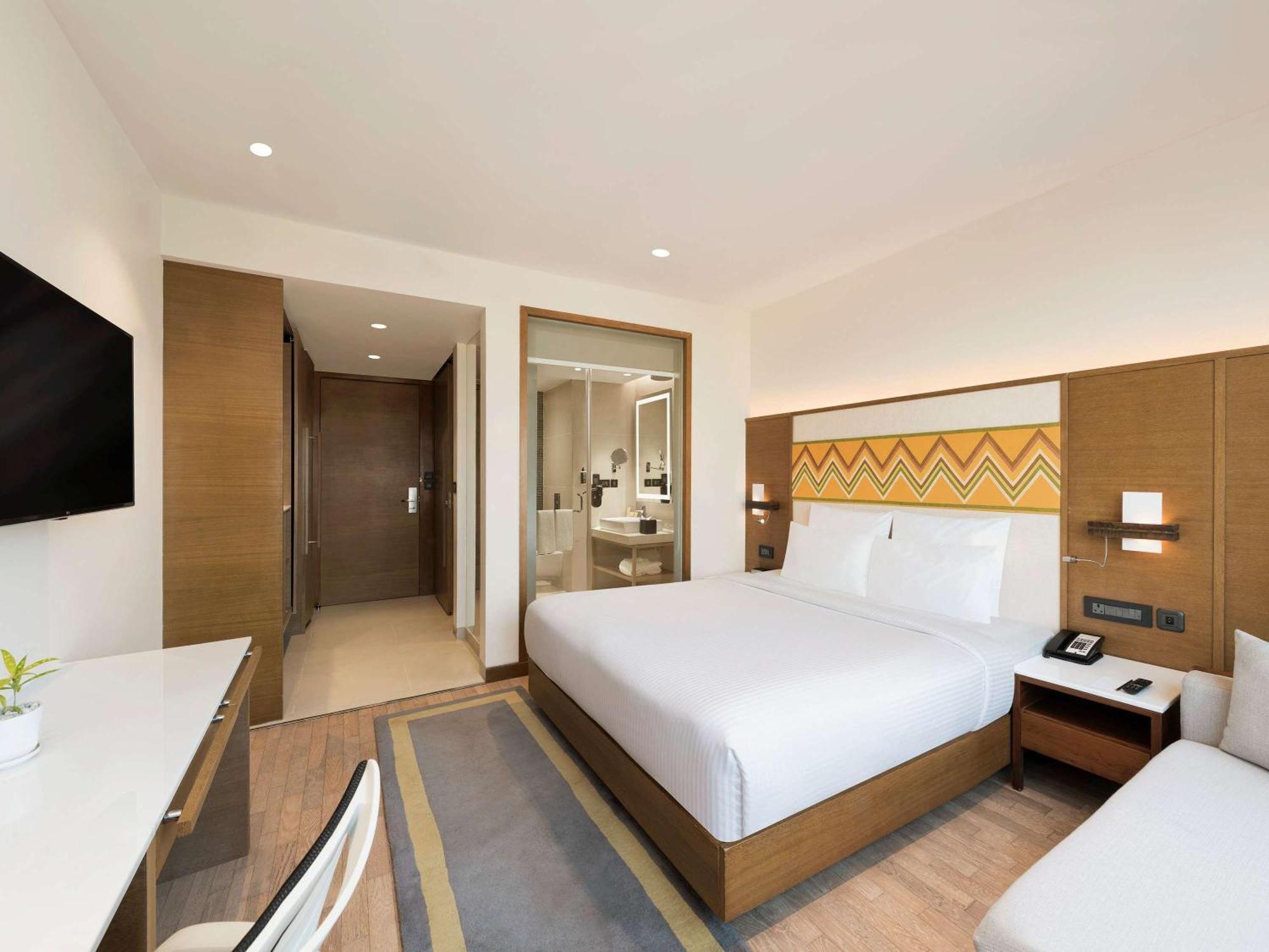 Novotel Guwahati Gs Road Екстериор снимка