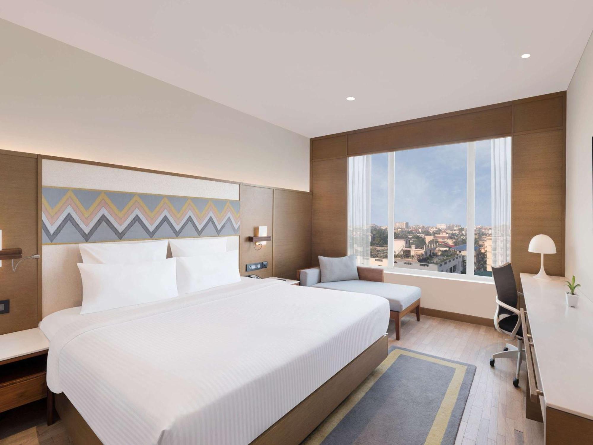 Novotel Guwahati Gs Road Екстериор снимка