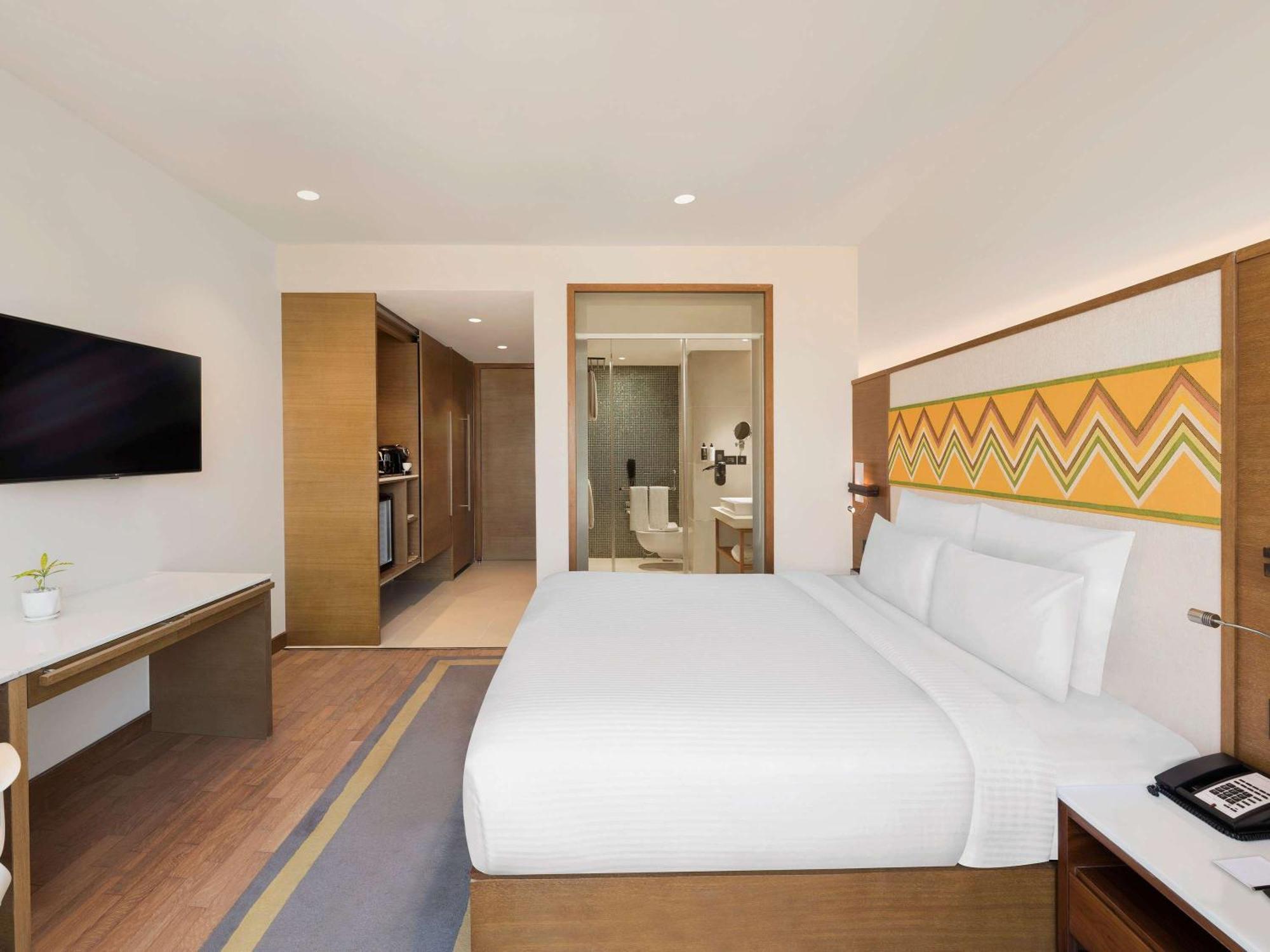 Novotel Guwahati Gs Road Екстериор снимка