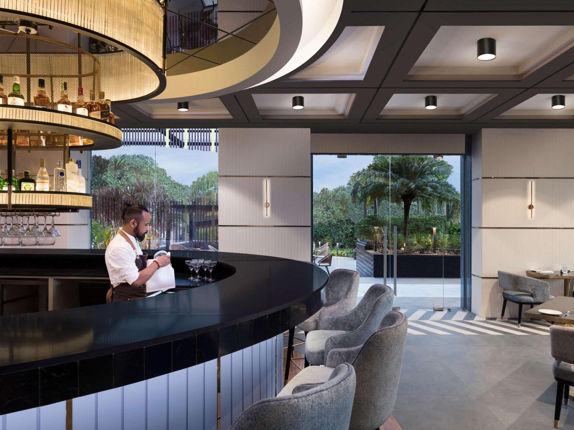 Novotel Guwahati Gs Road Екстериор снимка